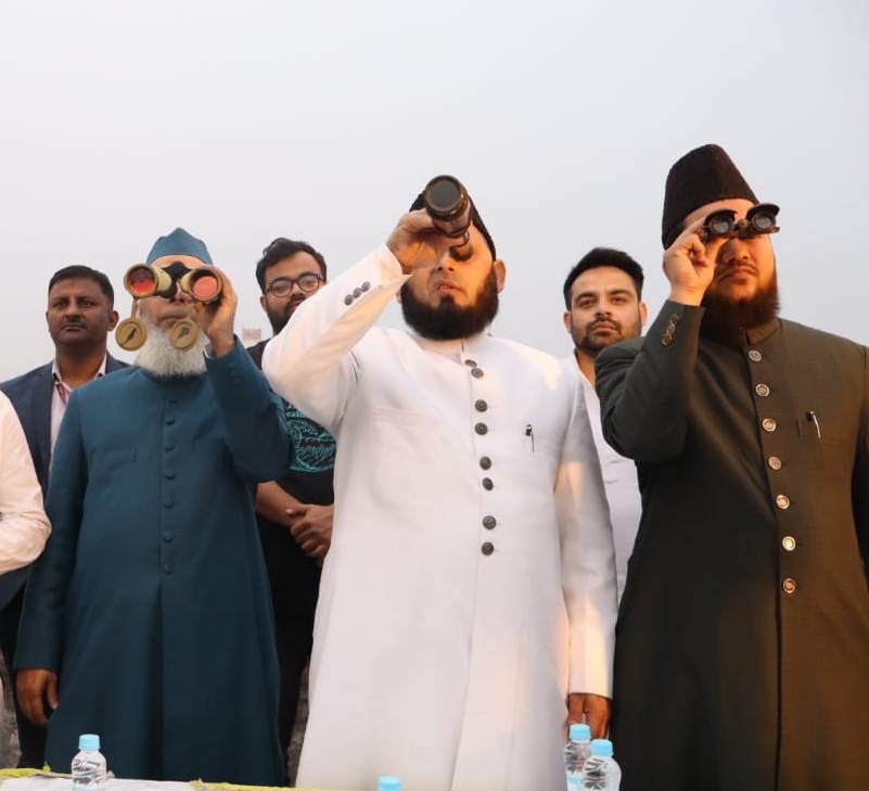 लखनऊ में चांद देखती मरकजी चांद कमेटी (फोटो) लखनऊ में चांद देखती मरकजी चांद कमेटी (फोटो)