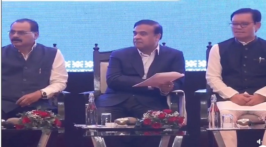 शुक्रवार को गुवाहाटी में संवाददाता सम्मेलन को संबोधित करते हुए मुख्यमंत्री डॉ हिमंत बिस्व सरमा। शुक्रवार को गुवाहाटी में संवाददाता सम्मेलन को संबोधित करते हुए मुख्यमंत्री डॉ हिमंत बिस्व सरमा।
