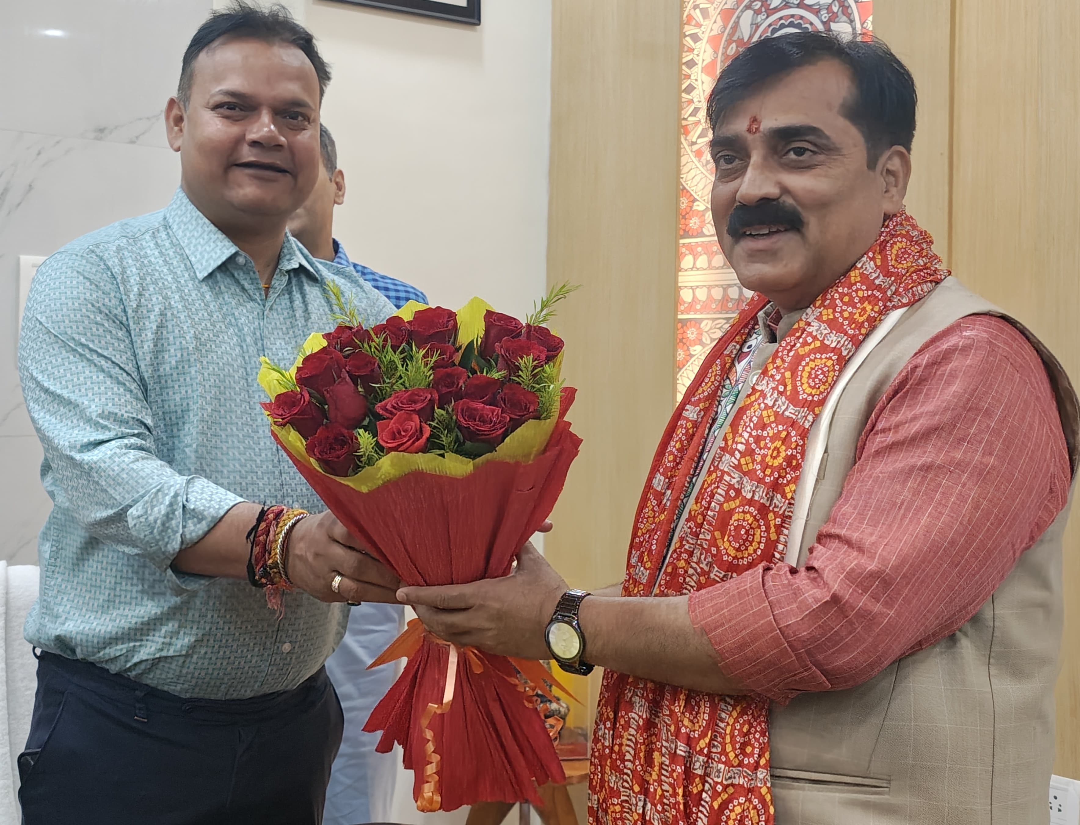 मंत्री जीवेश ने संभाला पदभार मंत्री जीवेश ने संभाला पदभार
