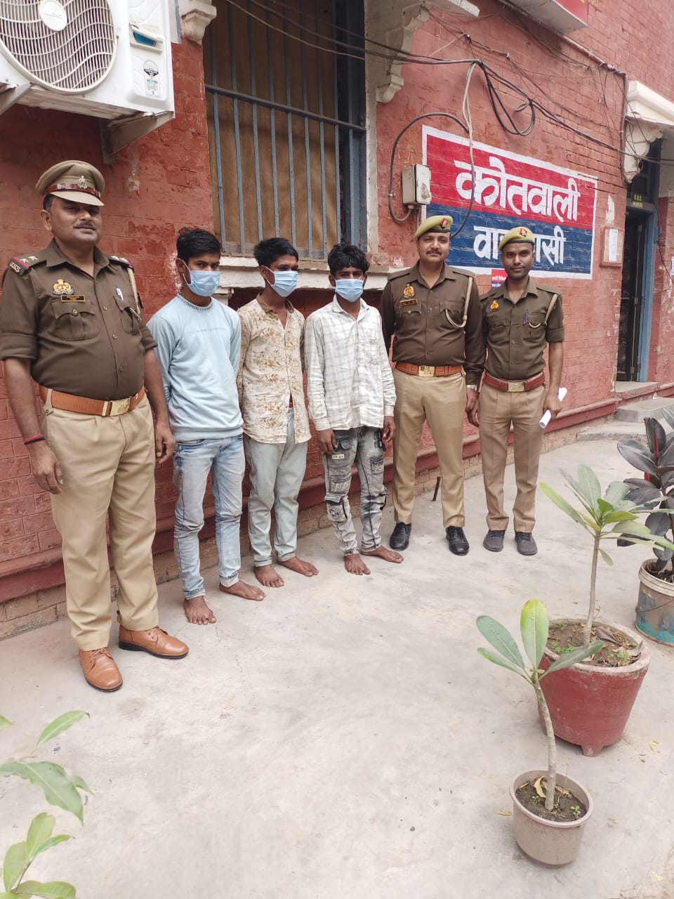 गिरफ्तार गिरफ्तार