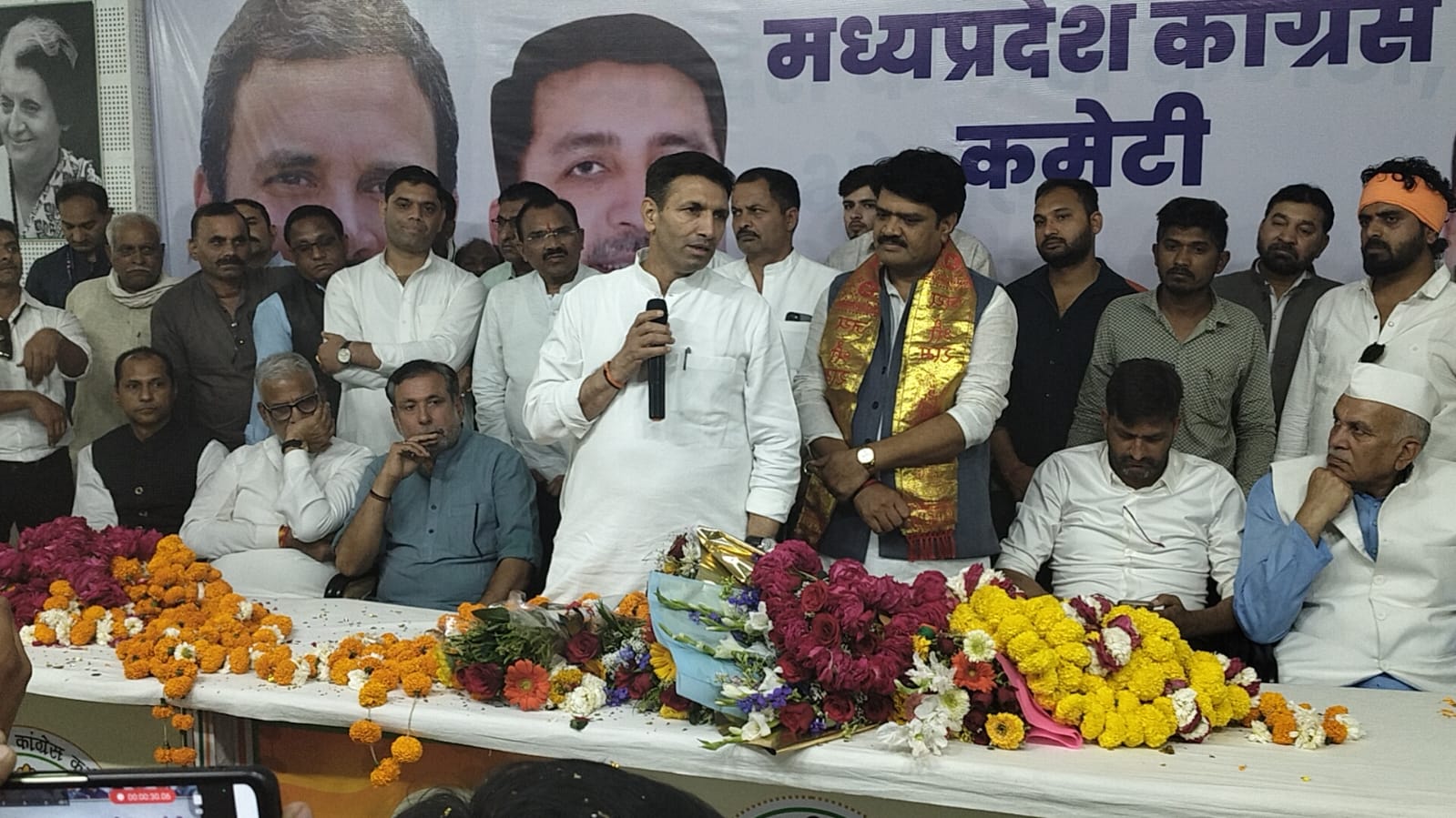 मप्र किसान कांग्रेस के नवनियुक्त अध्यक्ष धर्मेन्द्र चौहान ने कांग्रेस नेताओं से की मुलाकात मप्र किसान कांग्रेस के नवनियुक्त अध्यक्ष धर्मेन्द्र चौहान ने कांग्रेस नेताओं से की मुलाकात