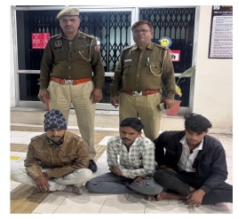 स्लीपर बस से शराब तस्करी करते तीन बदमाश गिरफ्तार स्लीपर बस से शराब तस्करी करते तीन बदमाश गिरफ्तार