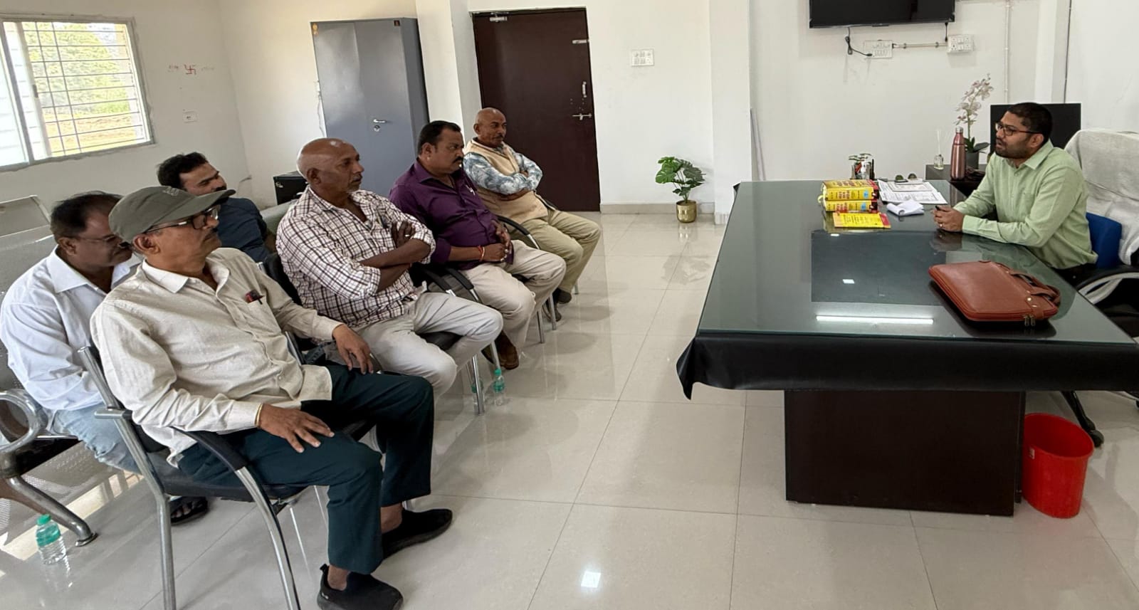 जांजगीर : बिना परिचालक लाइसेंस के यात्रीबसों के संचालन पर होगी कार्यवाई जांजगीर : बिना परिचालक लाइसेंस के यात्रीबसों के संचालन पर होगी कार्यवाई