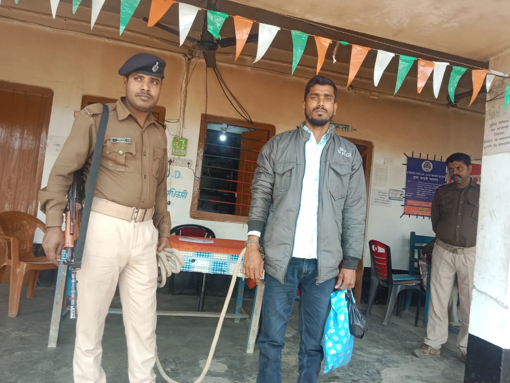 अररिया फोटो:गिरफ्तार पति रविन्द्र यादव पुलिस कस्टडी में