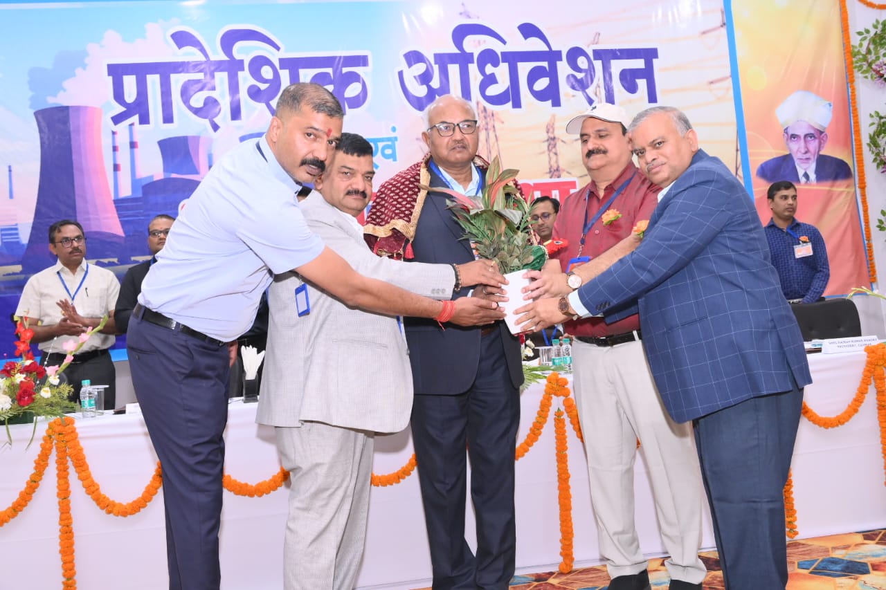 ऊर्जा क्षेत्र में बढ़ेंगी चुनौतियां, नवाचारों के लिए रहें तैयार - एम डी श्री कटियार ऊर्जा क्षेत्र में बढ़ेंगी चुनौतियां, नवाचारों के लिए रहें तैयार - एम डी श्री कटियार