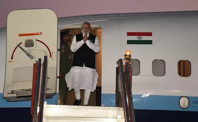 प्रधानमंत्री नरेंद्र मोदी जामनगर पहुंचे, जाम साहब शत्रुशल्यसिंहजी से की मुलाकात प्रधानमंत्री नरेंद्र मोदी जामनगर पहुंचे, जाम साहब शत्रुशल्यसिंहजी से की मुलाकात