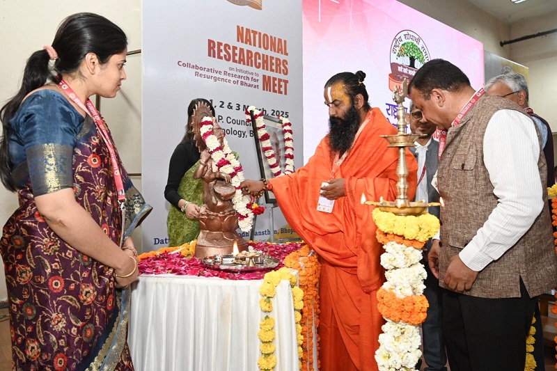 दत्तोपंत ठेंगड़ी शोध संस्थान के त्रिदिवसीय राष्ट्रीय शोधार्थी समागम में आचार्य नन्दिनीशरण महाराज