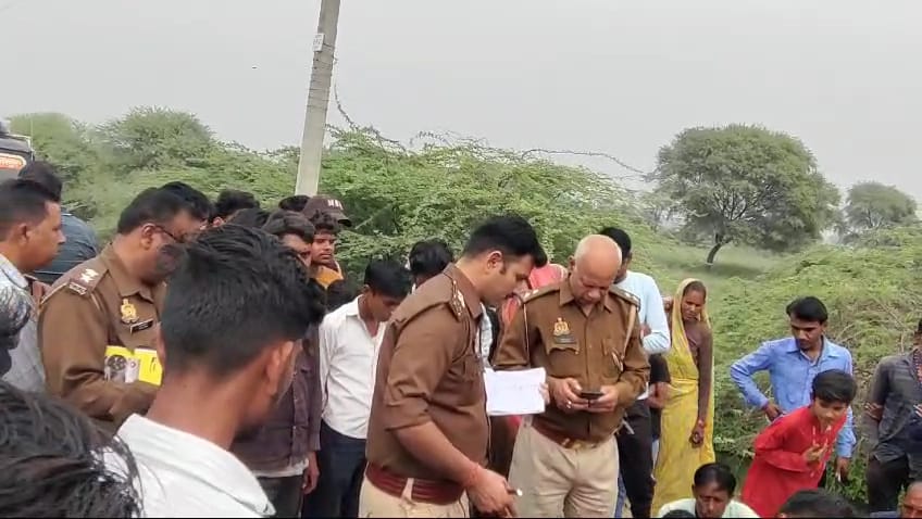 आटो में सवार युवक ने अपनी पत्नी के सामने ट्रक के आगे कूदा, मौत