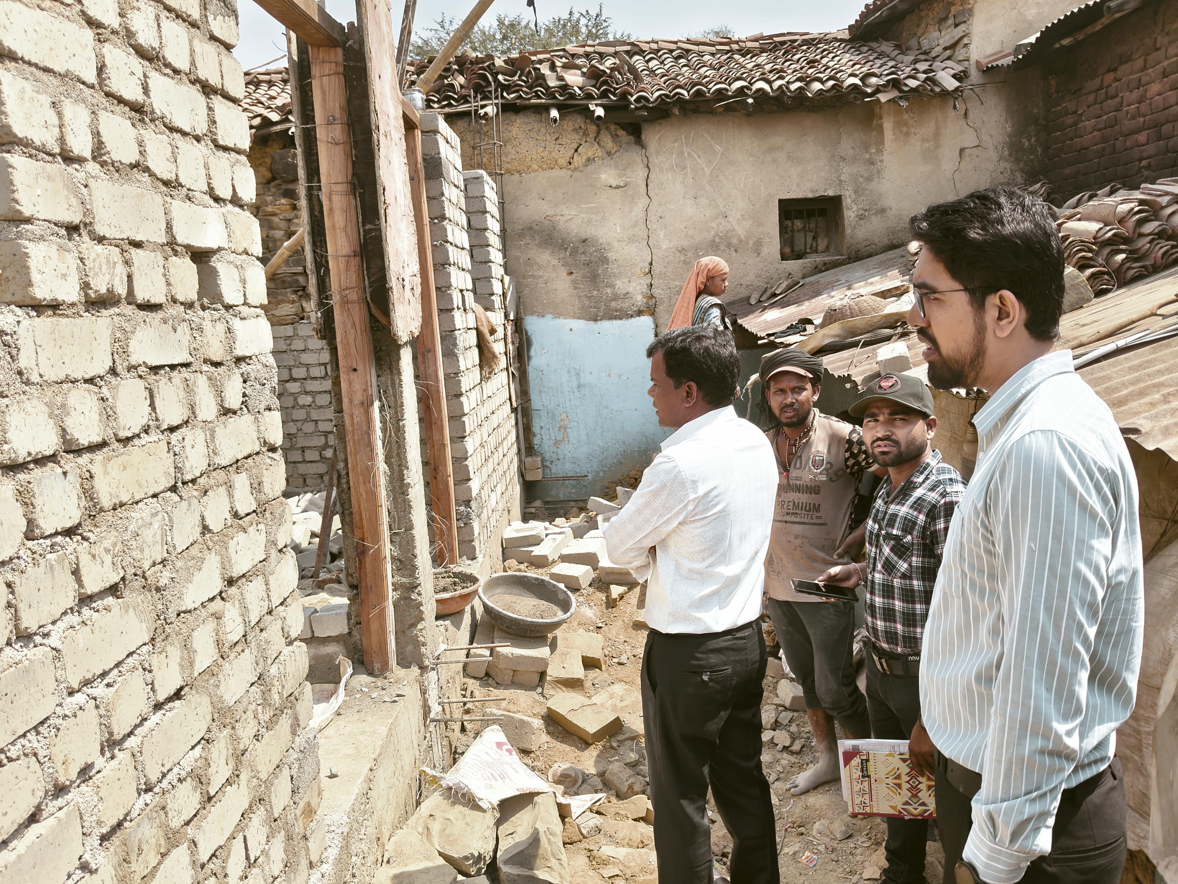 जांजगीर : जिला पंचायत सीईओ ने पीएम आवास योजना के तहत आवास निर्माण कार्याें का किया निरीक्षण