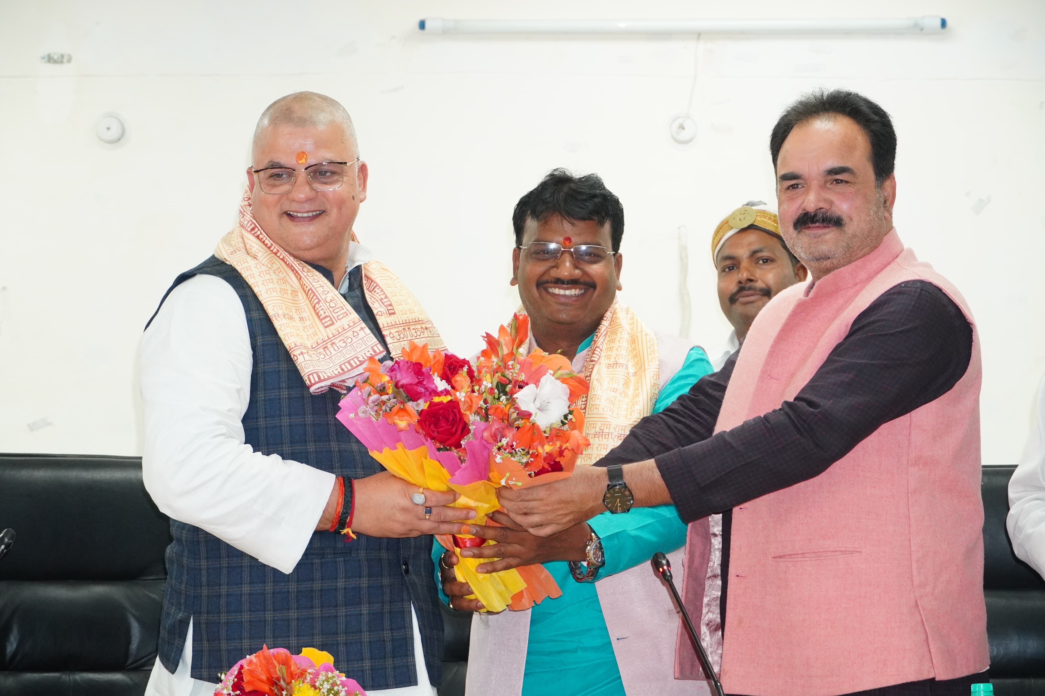 विधानसभा उपचुनाव की विजय में अहम भूमिका निभाने वाले भाजपा कार्यकर्ता सम्मानित