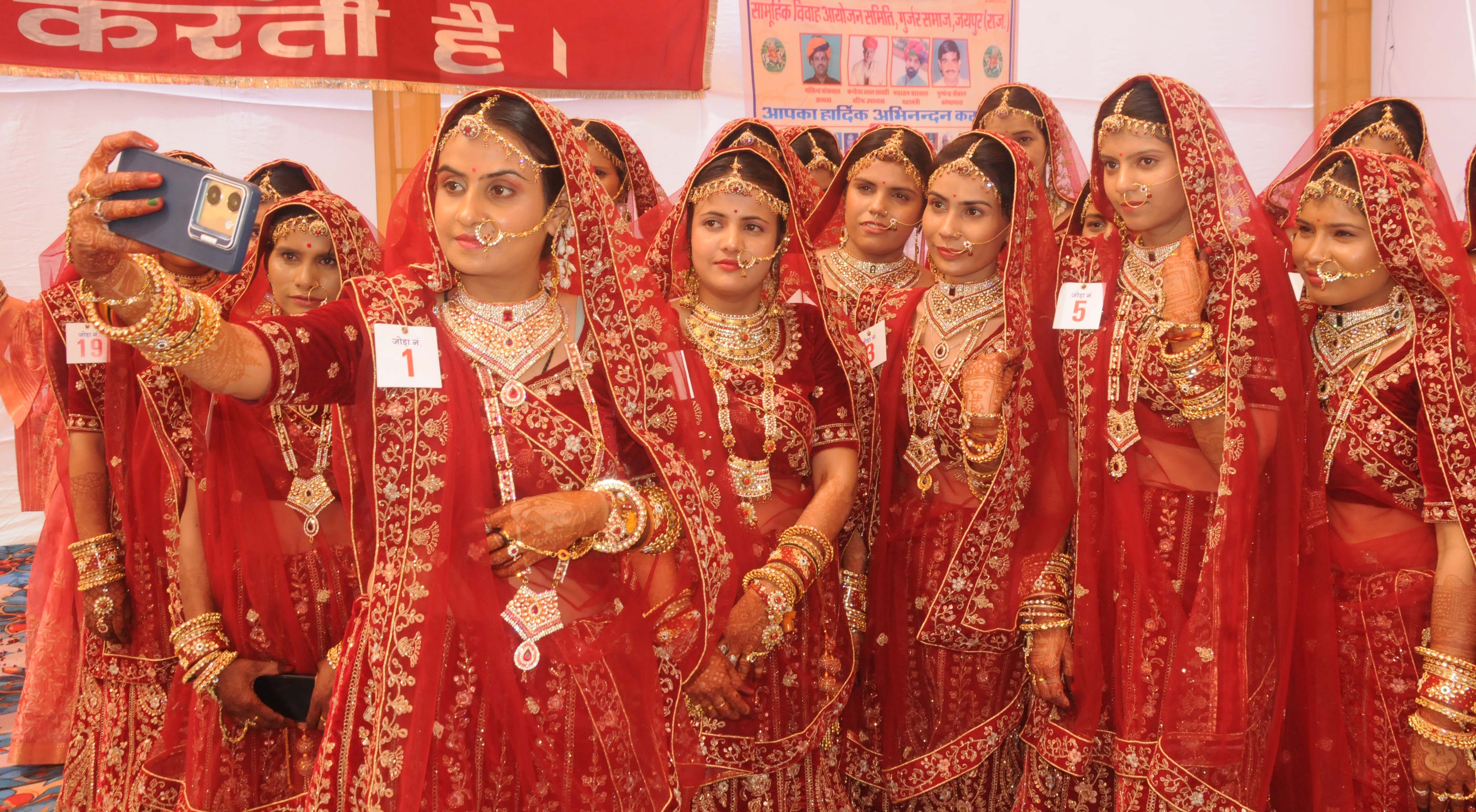फुलेरा दोज पर शहर भर में 15 सौ से अधिक शादियां फुलेरा दोज पर शहर भर में 15 सौ से अधिक शादियां