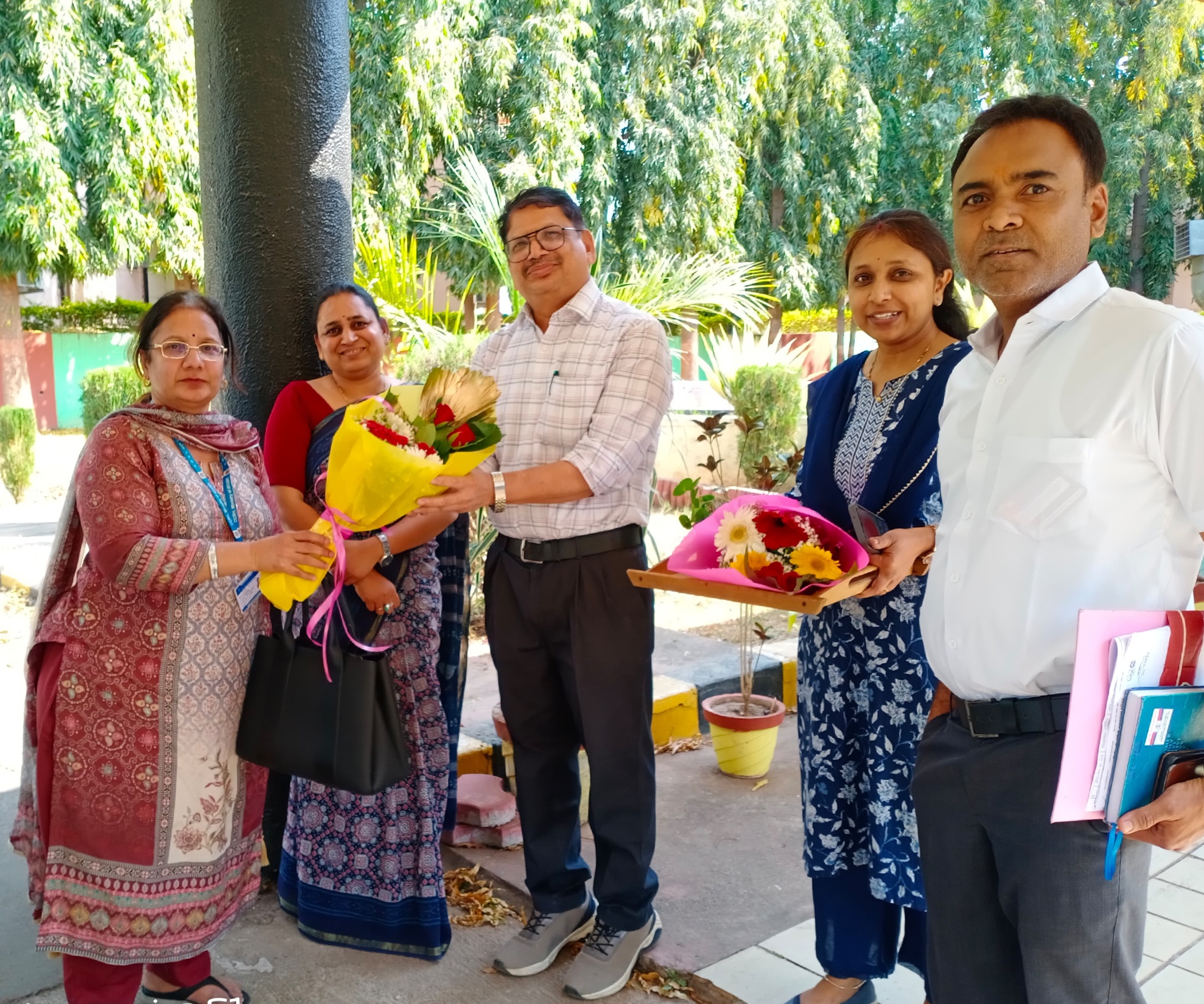 होम्योपैथ अनुसंधान अधिकारी का दौरा होम्योपैथ अनुसंधान अधिकारी का दौरा