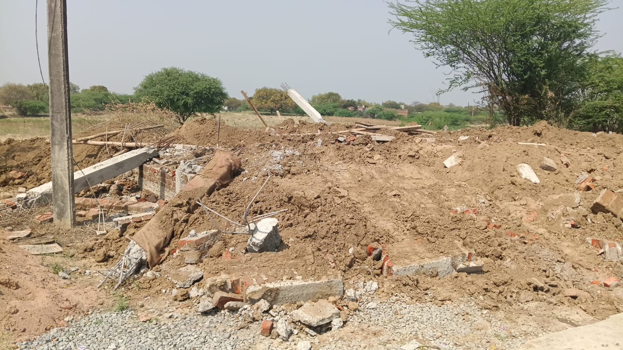 नगर पालिका अध्यक्ष व सपा नेता समेत ढाई सौ लोगों पर मुकदमा दर्ज