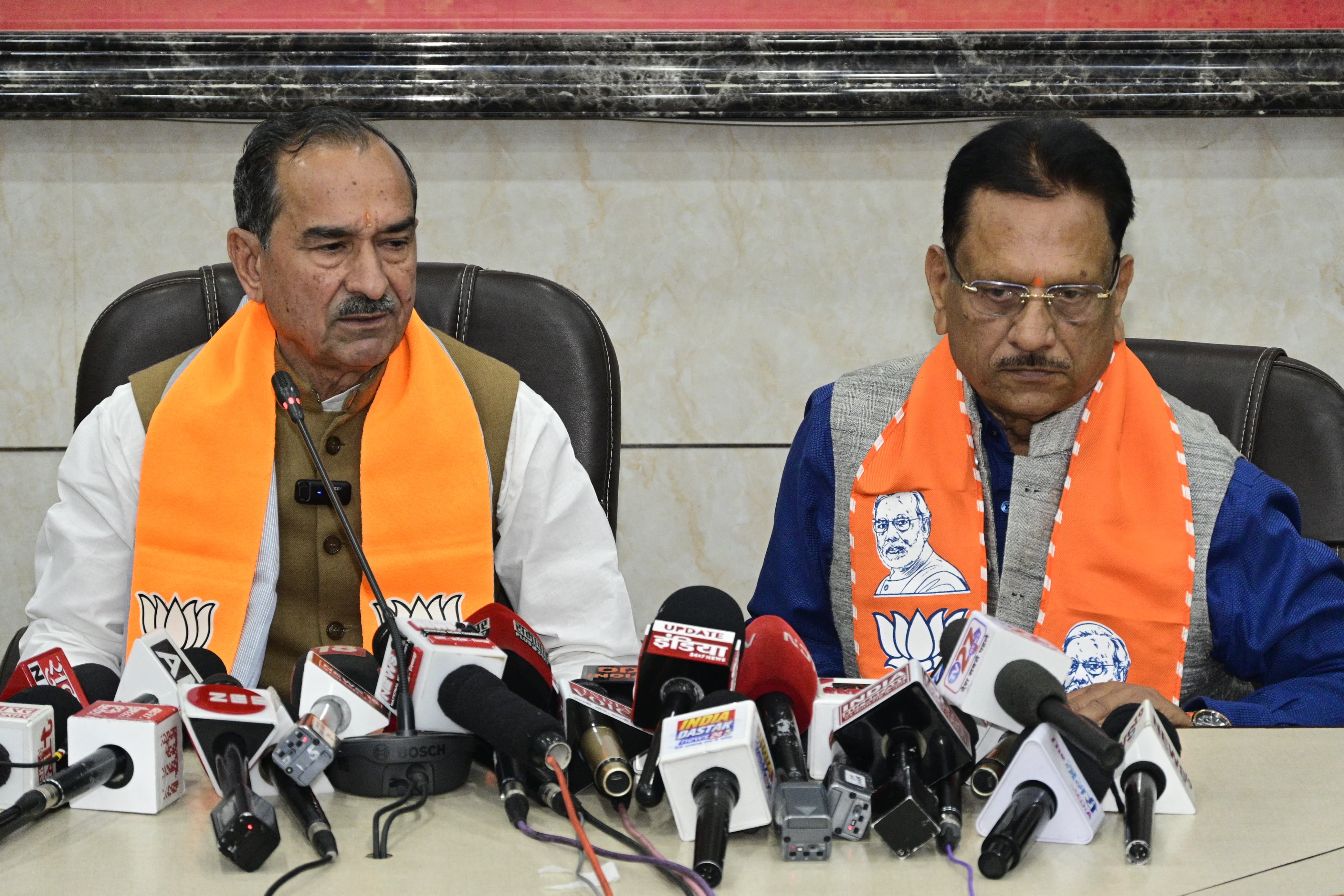 सूरत के शिवशक्ति मार्केट में आगजनी की घटना दुखद, राजस्थान सरकार भी व्यापारियों की मदद के लिए तैयारः मदन राठौड़ सूरत के शिवशक्ति मार्केट में आगजनी की घटना दुखद, राजस्थान सरकार भी व्यापारियों की मदद के लिए तैयारः मदन राठौड़