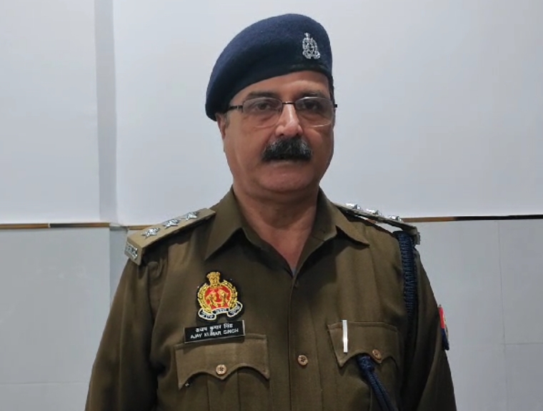 घटना की जानकारी देते एसीपी अजय कुमार सिंह घटना की जानकारी देते एसीपी अजय कुमार सिंह