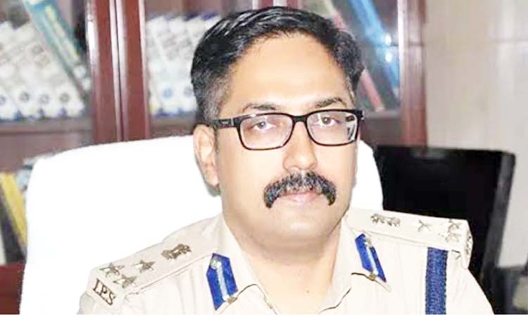 बस्तर आईजी सुंरदराज पी. बस्तर आईजी सुंरदराज पी.
