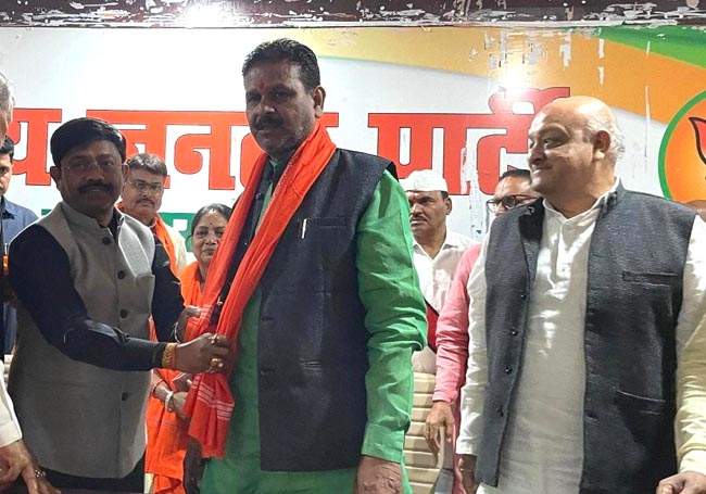 मंत्री नन्दी व महापौर मंत्री नन्दी व महापौर