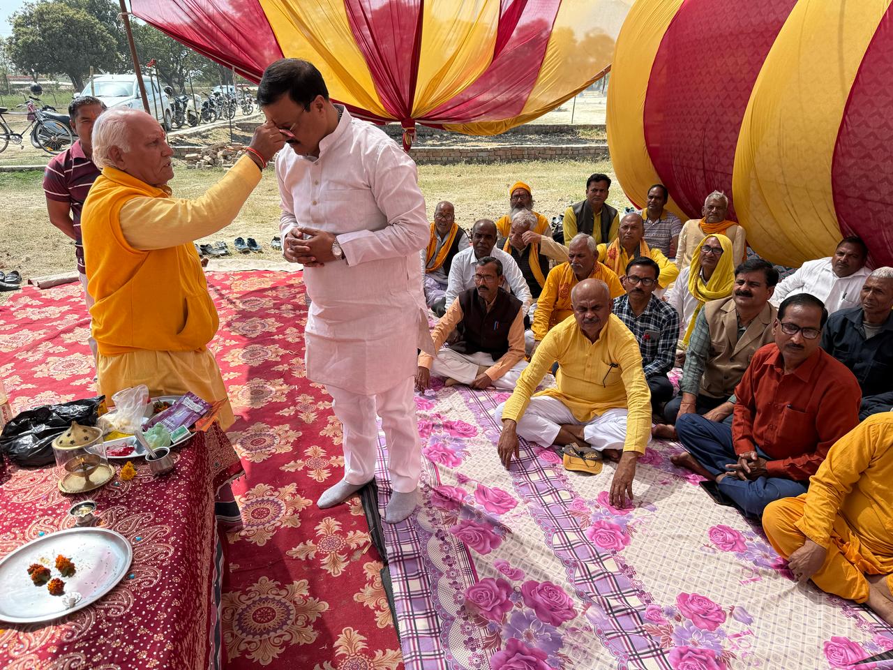 तैयारी बैठक में आए अतिथि का स्वागत