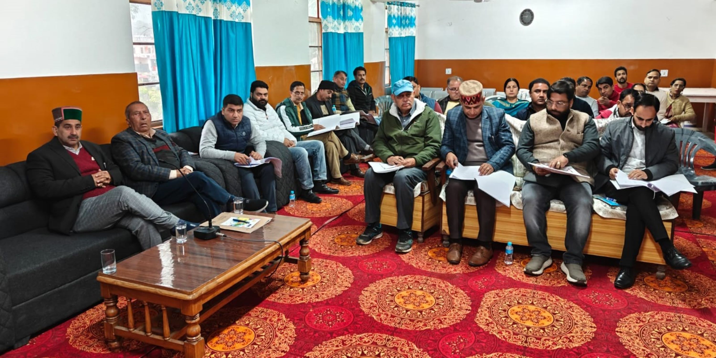 सिविल अस्पताल शाहपुर में आयोजित रोगी कल्याण समिति की बैठक के दौरान उपस्थित। सिविल अस्पताल शाहपुर में आयोजित रोगी कल्याण समिति की बैठक के दौरान उपस्थित।