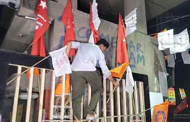 जादवपुर विश्वविद्यालय में तनाव की स्थिति जादवपुर विश्वविद्यालय में तनाव की स्थिति