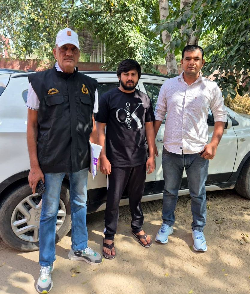 लूट के मामले में गिरफ्तार आरोपित लूट के मामले में गिरफ्तार आरोपित