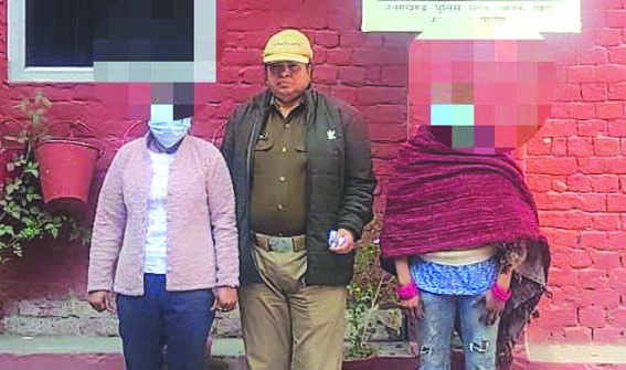 पुलिस गिरफ्त में आरोपित महिलाएं पुलिस गिरफ्त में आरोपित महिलाएं