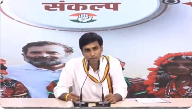 नई दिल्लीः कांग्रेस मुख्यालय में सोमवार को संवाददाता सम्मेलन को सम्बोधित करते आदिवासी कांग्रेसाध्यक्ष डा. विक्रांत भूरिया नई दिल्लीः कांग्रेस मुख्यालय में सोमवार को संवाददाता सम्मेलन को सम्बोधित करते आदिवासी कांग्रेसाध्यक्ष डा. विक्रांत भूरिया