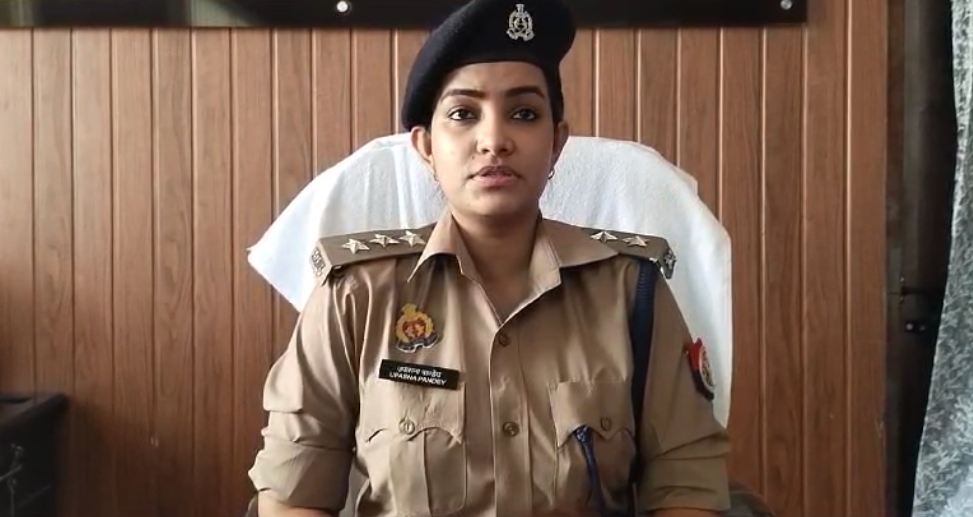 घटना की जानकारी देती एसीपी उपासना पांडेय घटना की जानकारी देती एसीपी उपासना पांडेय