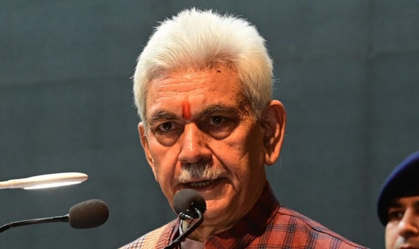 सरकार जम्मू-कश्मीर को राज्य का दर्जा बहाल करने के लिए प्रतिबद्ध- उपराज्यपाल सिन्हा सरकार जम्मू-कश्मीर को राज्य का दर्जा बहाल करने के लिए प्रतिबद्ध- उपराज्यपाल सिन्हा
