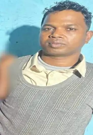 8 लाख रुपये का इनामी नक्सल कमांडर दिनेश मोडियम 8 लाख रुपये का इनामी नक्सल कमांडर दिनेश मोडियम