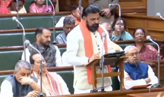 वित्त मंत्री सम्राट चौधरी बजट पेश करते हुए वित्त मंत्री सम्राट चौधरी बजट पेश करते हुए
