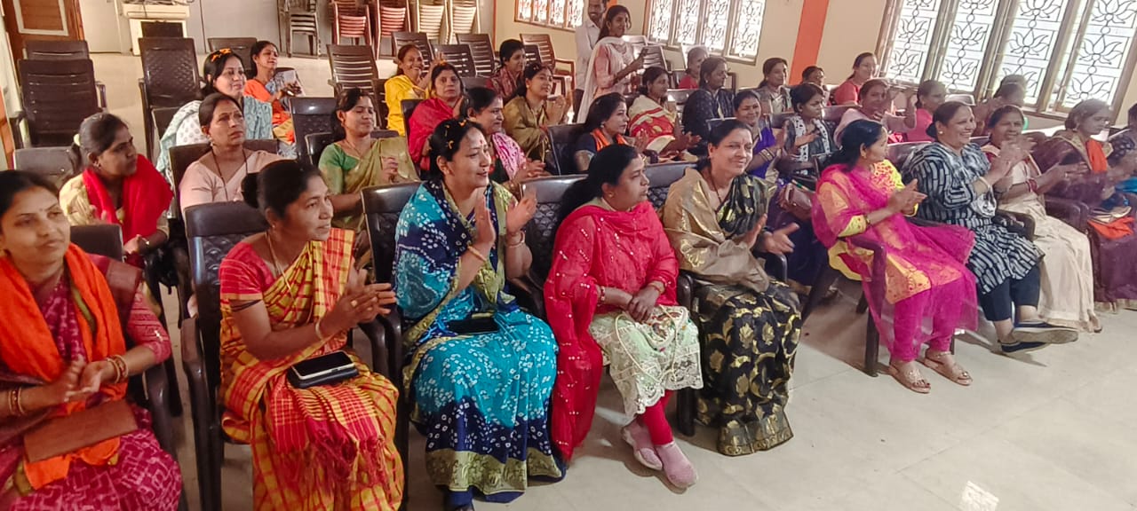 कोरबा : अंतर्राष्ट्रीय महिला दिवस की तैयारी! भाजपा महिला मोर्चा ने लिया सफाई कर्मी बहनों के सम्मान का संकल्प कोरबा : अंतर्राष्ट्रीय महिला दिवस की तैयारी! भाजपा महिला मोर्चा ने लिया सफाई कर्मी बहनों के सम्मान का संकल्प