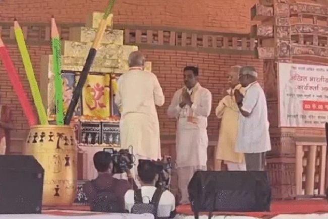 भोपाल में विद्या भारती के अभ्यास वर्ग का उद्घाटन करते हुए सरसंघचालक भोपाल में विद्या भारती के अभ्यास वर्ग का उद्घाटन करते हुए सरसंघचालक