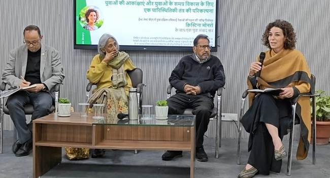 युवा संवाद कार्यक्रम में चर्चा करते अतिथि। युवा संवाद कार्यक्रम में चर्चा करते अतिथि।