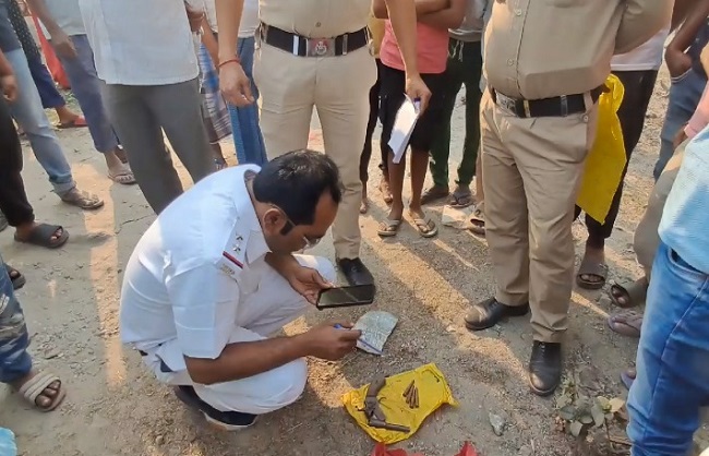 देसी कट्टा के साथ चार राउंड जिंदा कारतूस बरामद देसी कट्टा के साथ चार राउंड जिंदा कारतूस बरामद