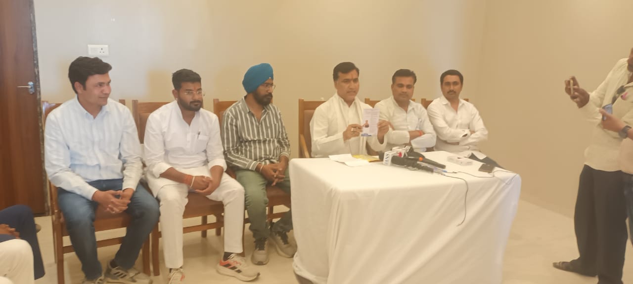 भगवान और बाद में भिखारीःचंदरसिंह सौंधिया भगवान और बाद में भिखारीःचंदरसिंह सौंधिया