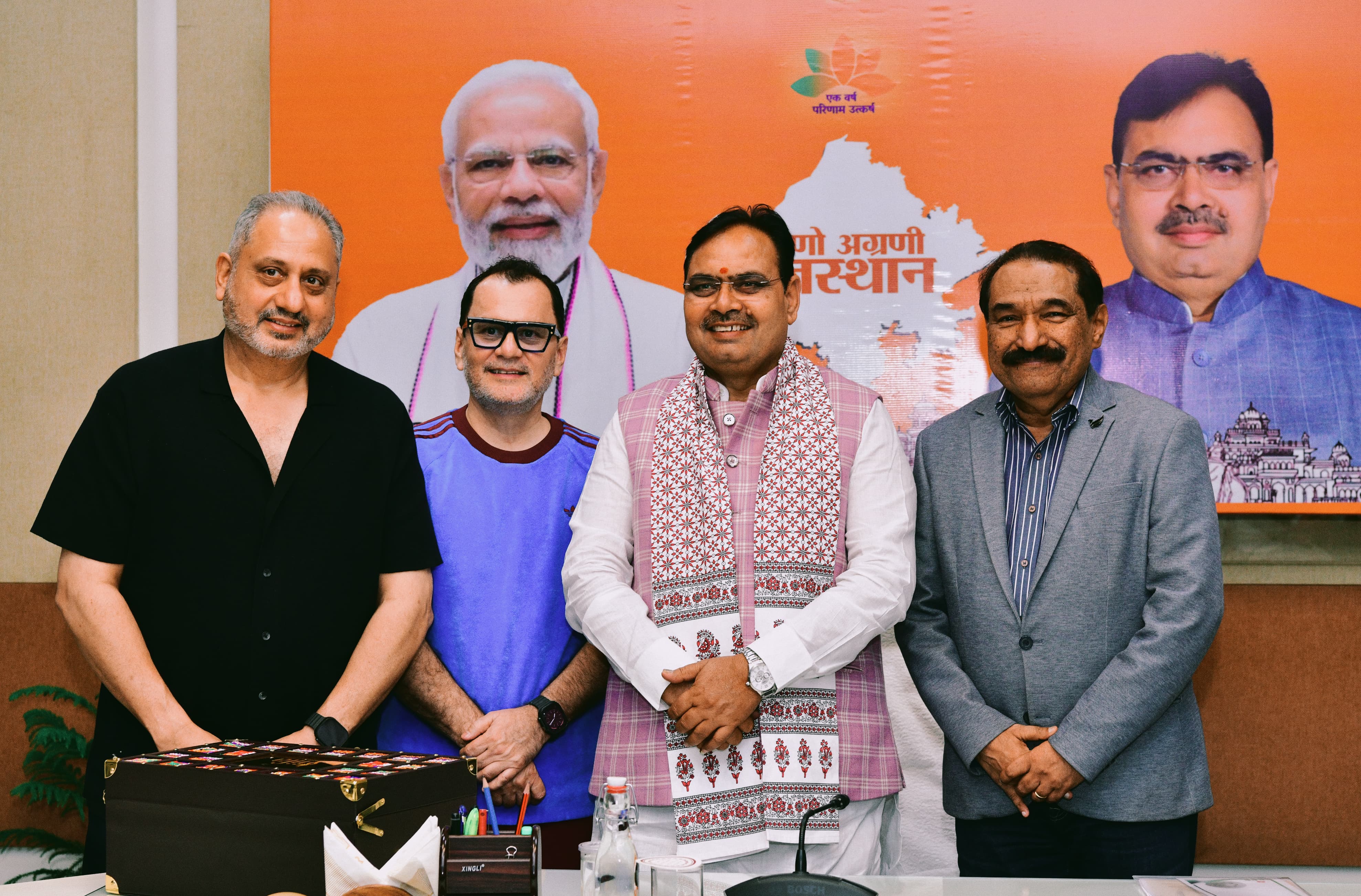 मुख्यमंत्री से आईफा आयोजन समिति के सदस्यों ने की मुलाकात मुख्यमंत्री से आईफा आयोजन समिति के सदस्यों ने की मुलाकात