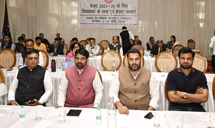 सोनीपत: विधायक निखिल मदान, विधायक पवन खरखौदा, विधायक देवेंद्र कादियान बजट पूर्व परामर्श बैठक में शामिल। सोनीपत: विधायक निखिल मदान, विधायक पवन खरखौदा, विधायक देवेंद्र कादियान बजट पूर्व परामर्श बैठक में शामिल।