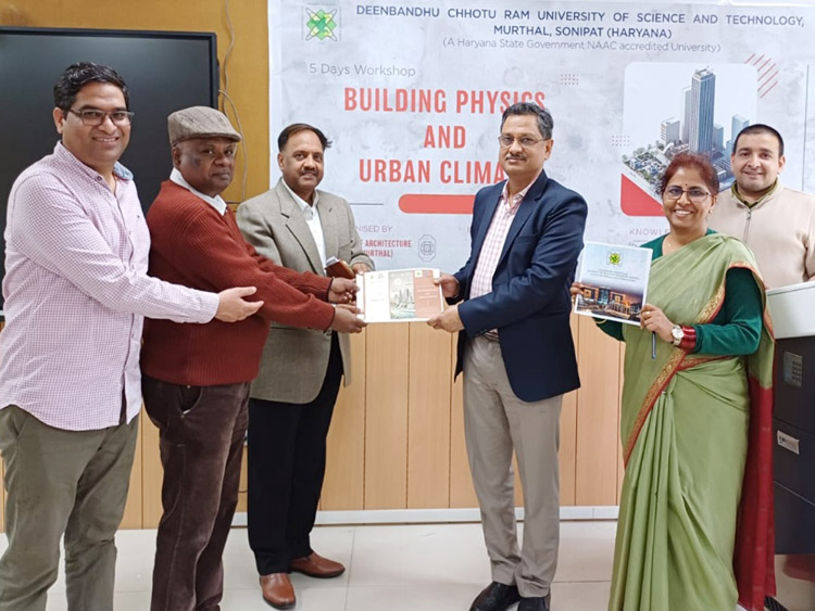 सोनीपत: कार्यशाला के समापन सत्र में सफल प्रतिभागियों को प्रमाण पत्र वितरित करते हुए। सोनीपत: कार्यशाला के समापन सत्र में सफल प्रतिभागियों को प्रमाण पत्र वितरित करते हुए।