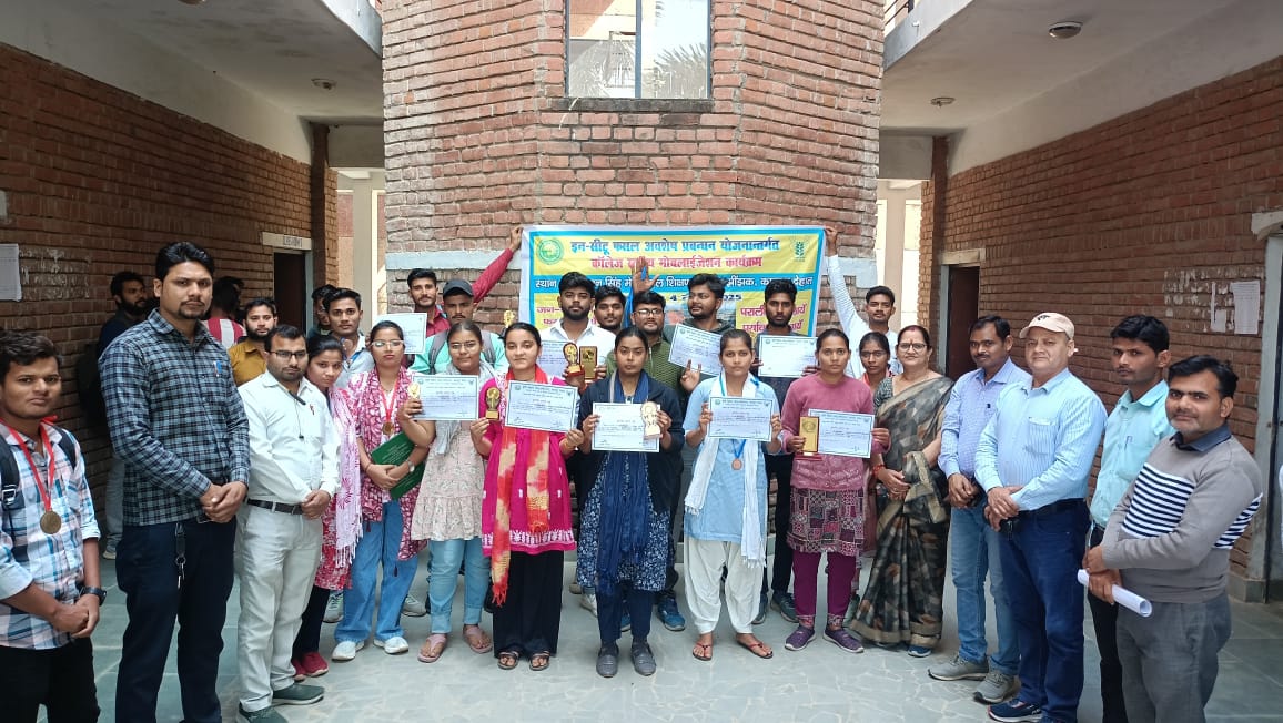 कार्यक्रम के दैरान लिया गया छाया चित्र कार्यक्रम के दैरान लिया गया छाया चित्र