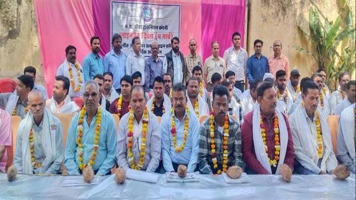 ग्वालियरः एमपी ट्रांस्को में राष्ट्रीय लाइनमैन दिवस पर हुआ लाइनमैनों का सम्मान ग्वालियरः एमपी ट्रांस्को में राष्ट्रीय लाइनमैन दिवस पर हुआ लाइनमैनों का सम्मान