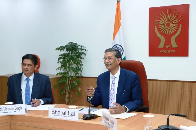 एनएचआरसी, भारत के महासचिव भरत लाल मंगलवार को ऑनलाइन अल्पकालिक इंटर्नशिप को संबोधित करते हुए एनएचआरसी, भारत के महासचिव भरत लाल मंगलवार को ऑनलाइन अल्पकालिक इंटर्नशिप को संबोधित करते हुए