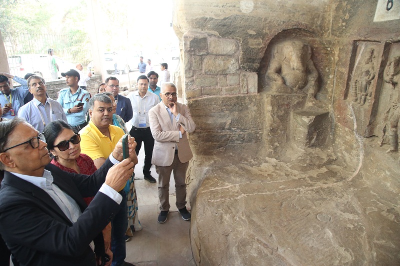 सोलहवें वित्त आयोग के अध्यक्ष एवं सदस्यों ने किया सांची स्तूप और उदयगिरि का भ्रमण सोलहवें वित्त आयोग के अध्यक्ष एवं सदस्यों ने किया सांची स्तूप और उदयगिरि का भ्रमण