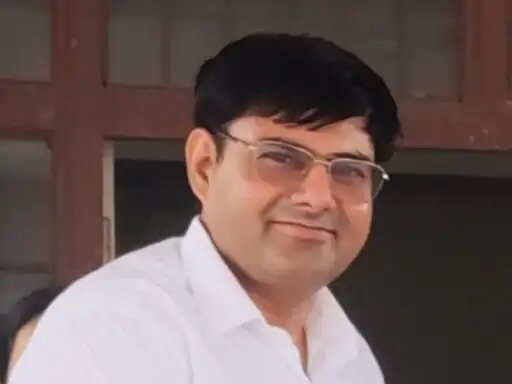 मृतक सहायक प्रोफेसर नरेश कुमार का फाइल फोटो। मृतक सहायक प्रोफेसर नरेश कुमार का फाइल फोटो।