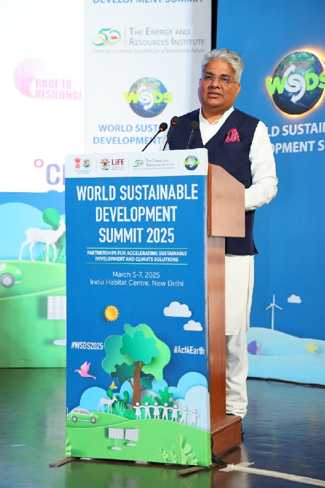 विश्व सतत विकास शिखर सम्मेलन 2025 के उद्घाटन सत्र को सम्बोधित करते केंद्रीय पर्यावरण, वन और जलवायु परिवर्तन मंत्री भूपेंद्र यादव विश्व सतत विकास शिखर सम्मेलन 2025 के उद्घाटन सत्र को सम्बोधित करते केंद्रीय पर्यावरण, वन और जलवायु परिवर्तन मंत्री भूपेंद्र यादव