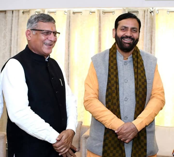 मुख्यमंत्री के साथ पूर्व कैबिनेट मंत्री कंवर पाल मुख्यमंत्री के साथ पूर्व कैबिनेट मंत्री कंवर पाल