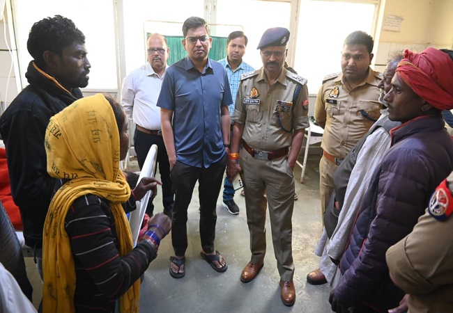 घटना की अस्पताल पहुंचकर जानकारी लेते एसपी घटना की अस्पताल पहुंचकर जानकारी लेते एसपी