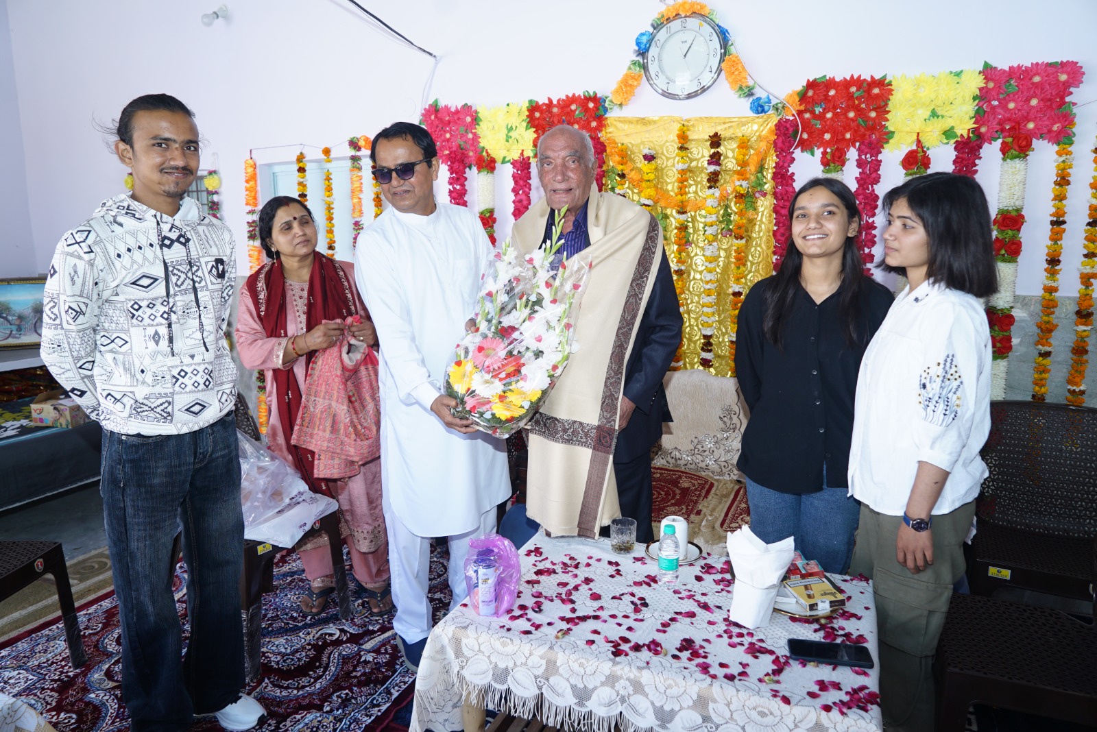 खलील उर रहमान रामदे, लक्ष्मण शर्मा के परिवार के साथ खलील उर रहमान रामदे, लक्ष्मण शर्मा के परिवार के साथ