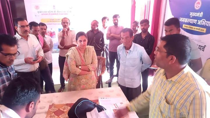 अधिकारियों ने किया कैंप का निरीक्षण अधिकारियों ने किया कैंप का निरीक्षण
