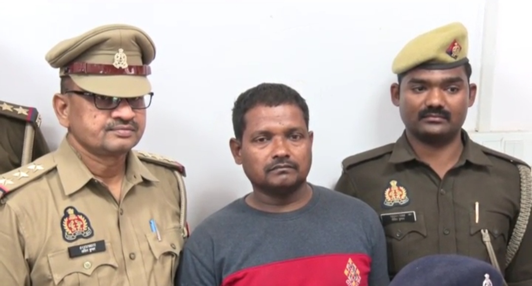 पुलिस की गिरफ्त में सरगना और प्रधानपति चंद्रभान पटेल पुलिस की गिरफ्त में सरगना और प्रधानपति चंद्रभान पटेल